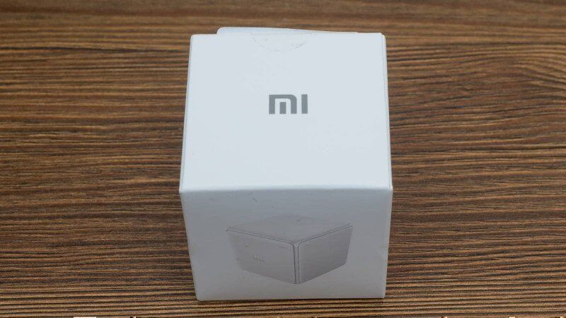 Умный куб Xiaomi Mi Smart Home Cube (White) в коробке с фото и логотипом