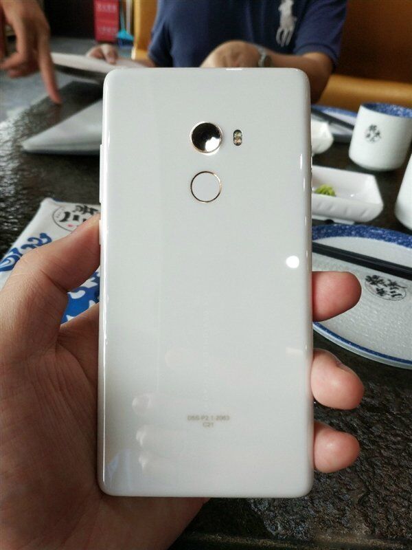 Белый Xiaomi Mi MIX 2 Фото