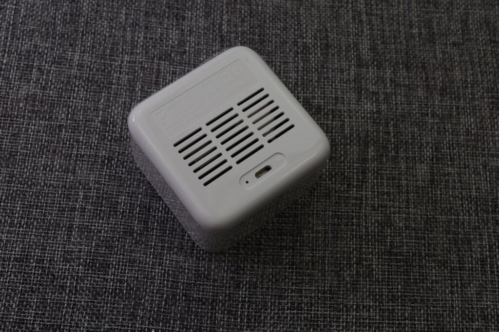 Обратная сторона анализатора воздуха Xiaomi PM 2.5 Air Detector