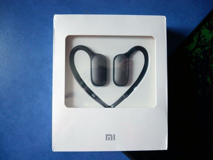 Наушники Xiaomi Mi Sport Bluetooth Вид коробки спереди