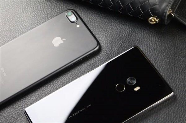 Xiaomi Mi MIX 2 и iPhone 7 Plus