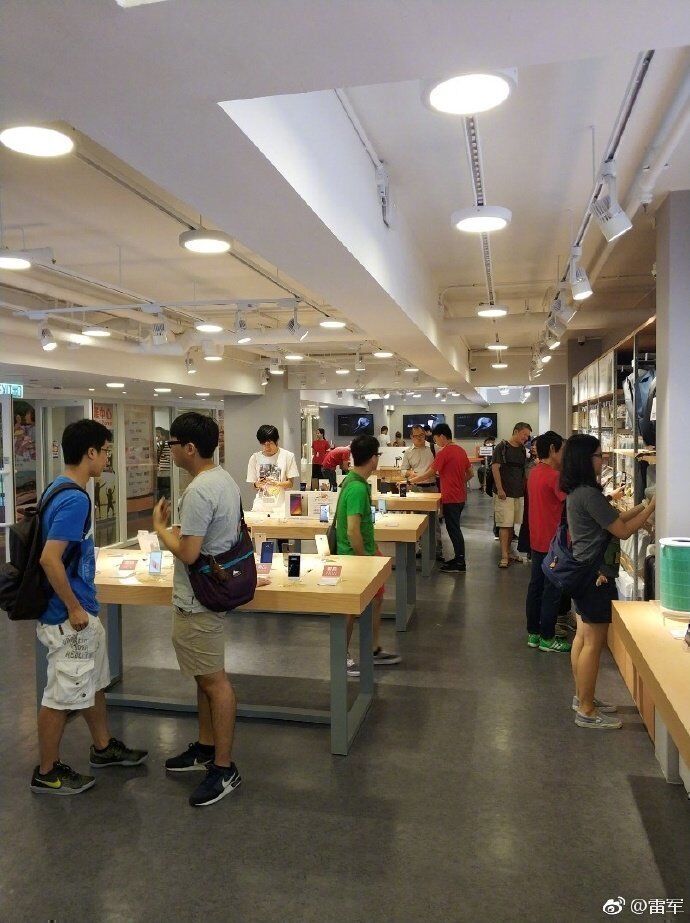 Фото магазина Xiaomi на смартфон Xiaomi Mi Note 3