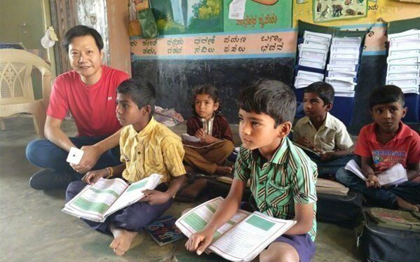 Лей Цзюнь в деревенской школе в Индии