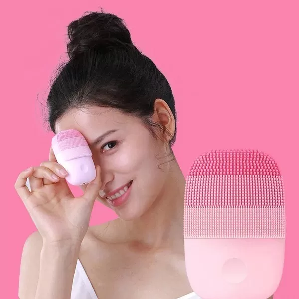 Пример использования аппарата для ультразвуковой чистки Xiaomi in Face Electronic Sonic Beauty