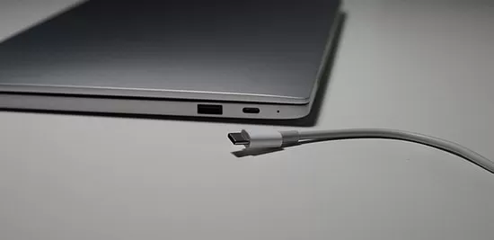 Разъемы ноутбука Xiaomi Mi Notebook Air 12,5 Порты USB Type-C и USB 3.0 в ноутбуке Xiaomi Mi Notebook Air 12,5