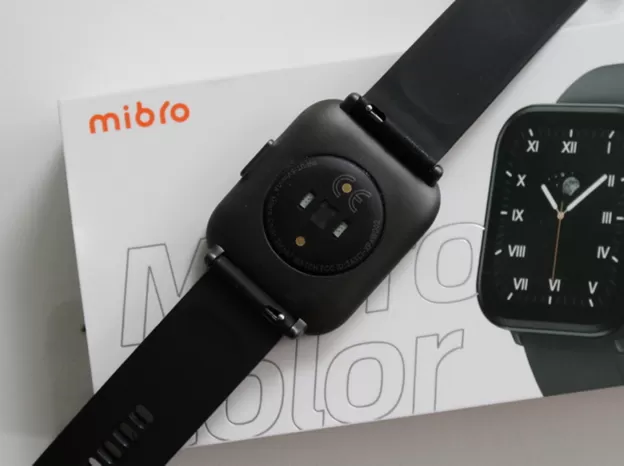 Расположение пульсометра на умных часах Xiaomi Mibro Color