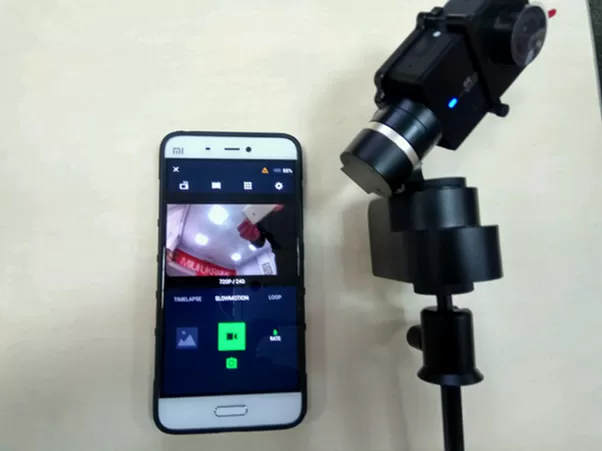 Пример наклона стабилизатора Yi Handheld Gimbal