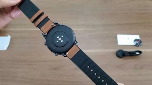 Тыльная сторона смарт-часов Huami Amazfit GTR Датчик сердечных сокращений на Amazfit GTR