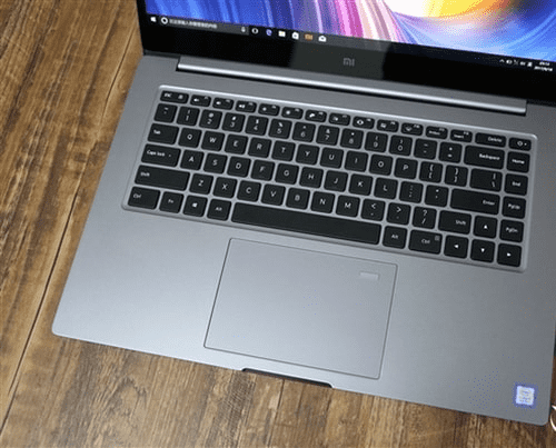Вид на клавиатуру и тачпад ноутбука Xiaomi Mi Notebook Pro 15.6
