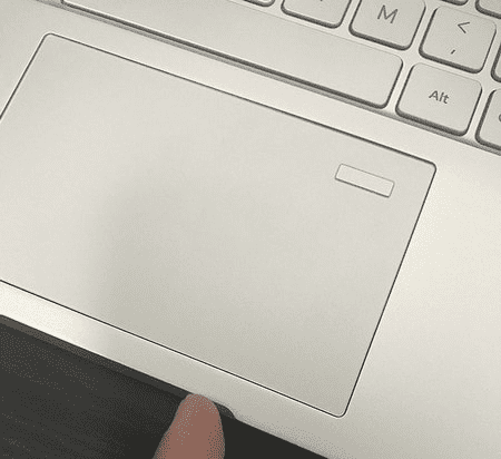 Вид на тачпад ноутбука Xiaomi Mi Notebook Air 13.3 Fingerprint 2017
