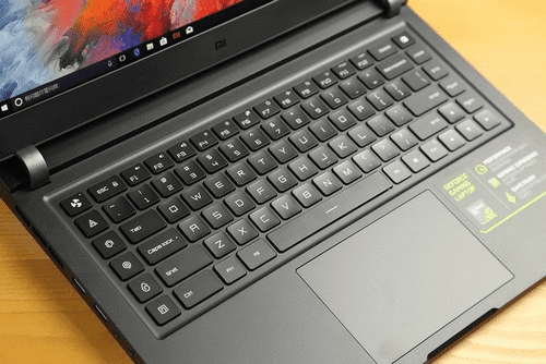 Внешний вид клавиатуры ноутбука Сяоми Mi Gaming Laptop