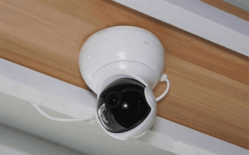 Пример размещения IP-камеры Xiaomi YI Dome Camera 720p на потолке