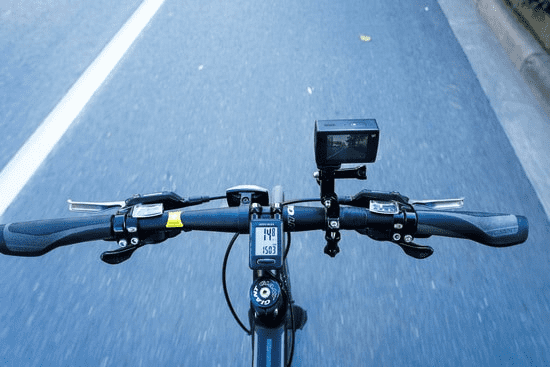 Пример фиксации Xiaomi Yi Lite Action Camera на руле велосипеда