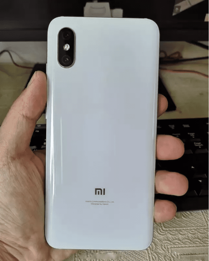 Xiaomi Mi 8X белого цвета