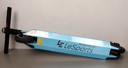 Электросамокат LeEco Electric Scooter Viper-A в сложенном состоянии