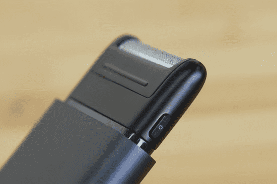 Расположение кнопки включения в Xiaomi Mijia Portable Electric Shaver
