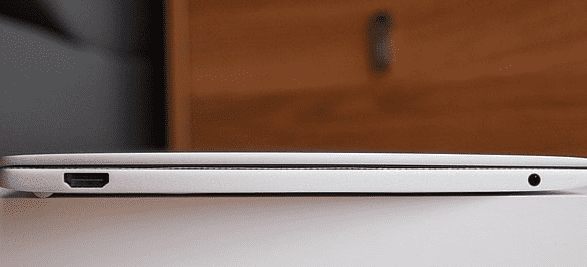 Вид на ноутбук Xiaomi Mi Notebook Air 12,5 в профиль