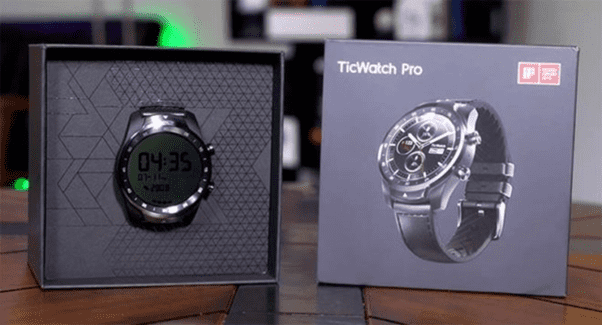 Вид на упаковку Ticwatch Pro Smart Watch