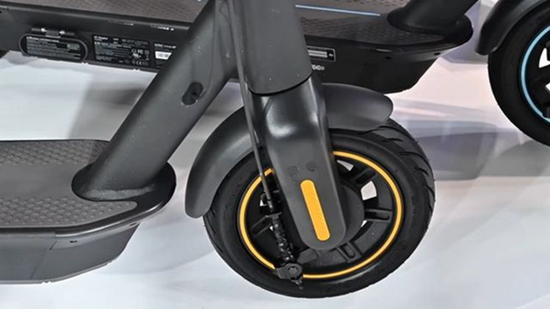 Дизайн деки и колес электросамоката Segway KickScooter Max